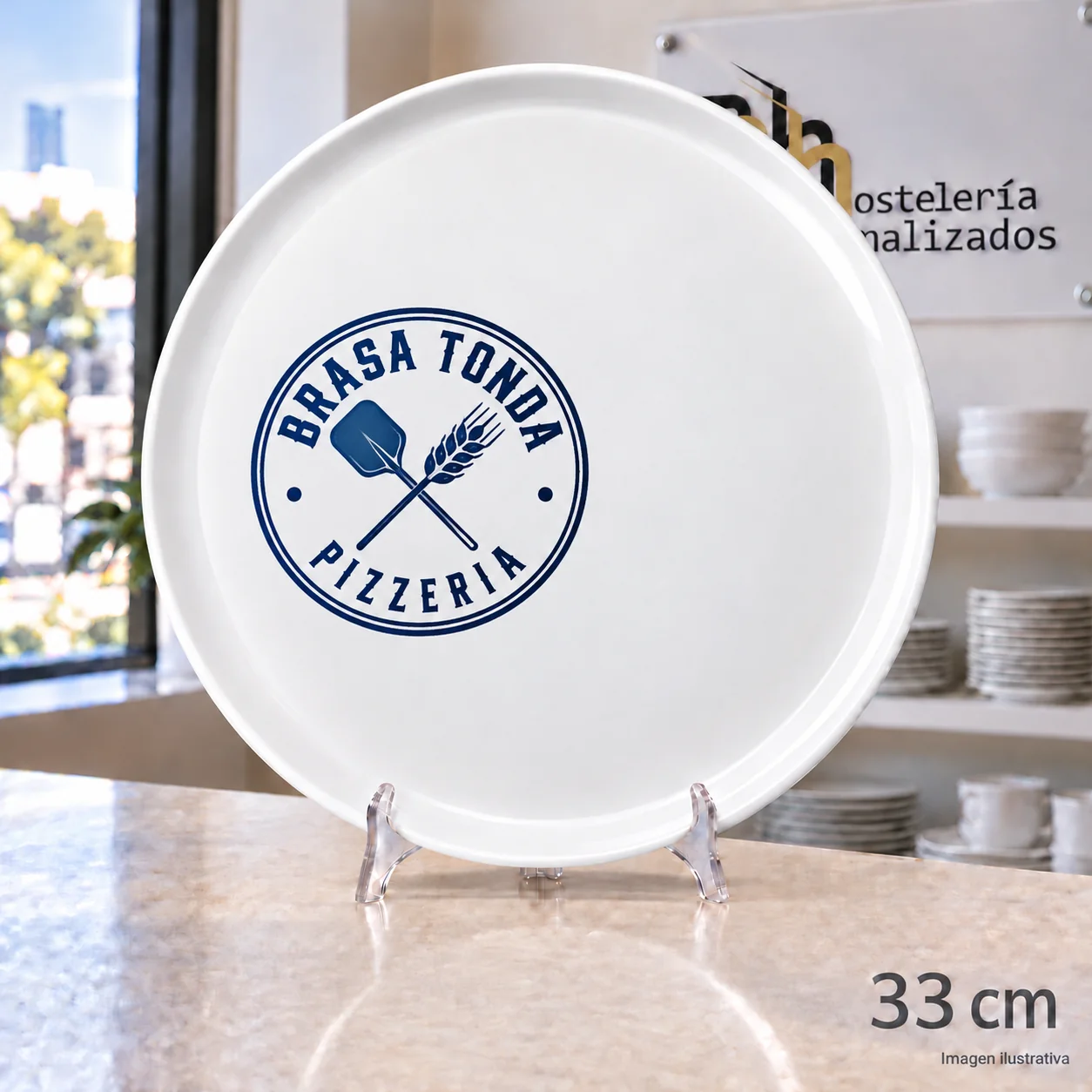 Plato de pizza PH P33 de 33 cm personalizado con logo de pizzería en un lateral (imagen ilustrativa)